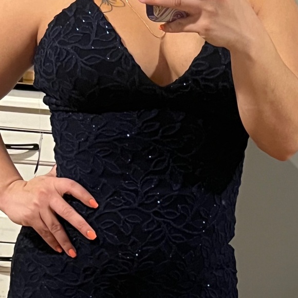 Size 4 dress - Picture 3 of 3